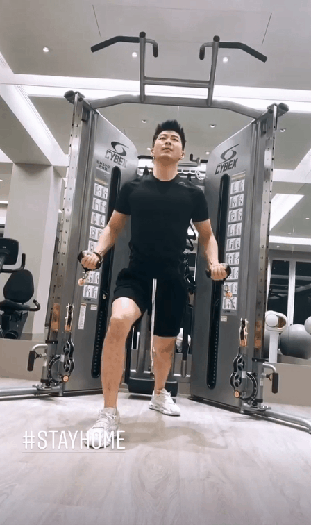 何超莲|送别赌王第四天，何超莲公开秀恩爱，留窦骁在妈妈家中居住疑已订婚