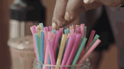 微塑料|那些随手扔掉的一次性“吸管”，总有一天换个身份爬上你的餐桌