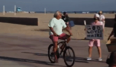 美国_社会|美国亨廷顿比奇海滩，被网友骂上了推特热搜