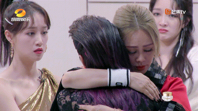 伊能静|《姐姐》三公要开撕？伊能静采访暗示跟蓝盈莹吵过架：“我这个年纪能生她”