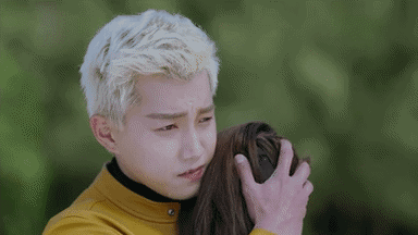 胡冰卿积压3年的剧开播演技夸张逻辑差只有扑的份了