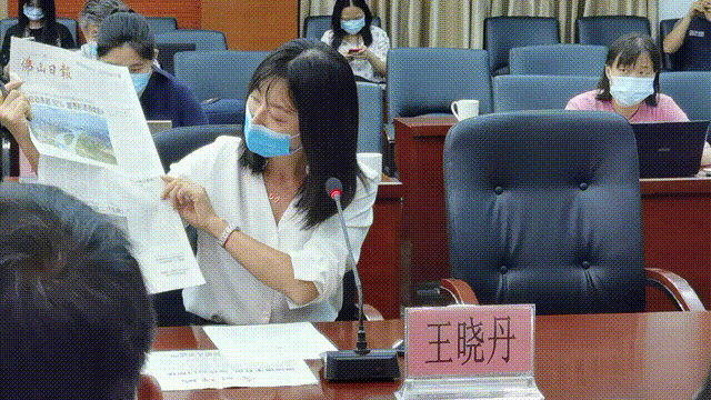 座谈会上,最早采访的南方日报,佛山日报社记者分享了魏月董夫妇诚实