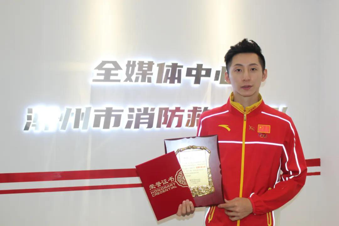 消防明星大使林跃做客支队全媒体中心演播厅进行现场直播 来源:潮州