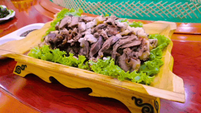 乌海超正宗蒙餐,好吃到飙泪!羊腿,手扒肉免费送!