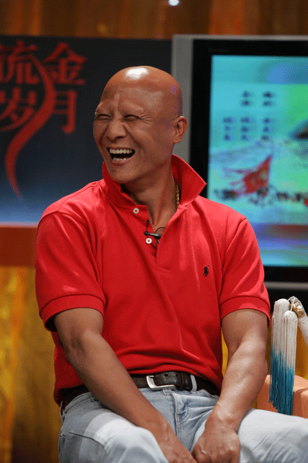 18岁眉毛,头发全部掉光,飞机安检,火车查票他都是重点检查对象