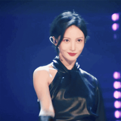 刘诗诗|腿比杨幂美、气质盖过刘诗诗的她，凭什么给黄圣依提鞋？