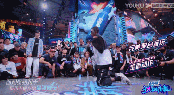 王一博|王一博在他面前甘拜下风，跪地为偶像呐喊，国际街舞大神成名背后都是伤痛