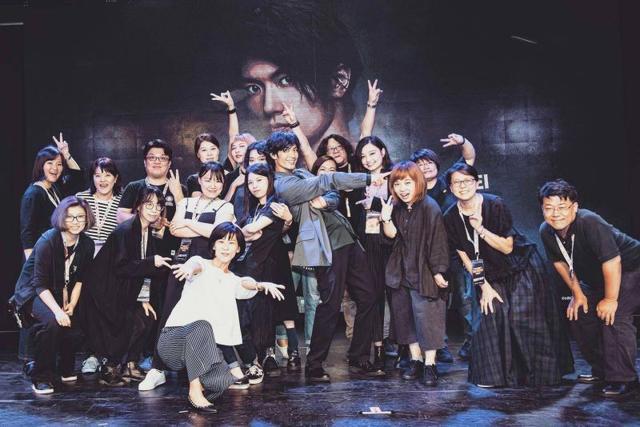 三浦春马|她在脸书悲痛发文，3问三浦春马：不是说希望成为一个好爸爸吗？