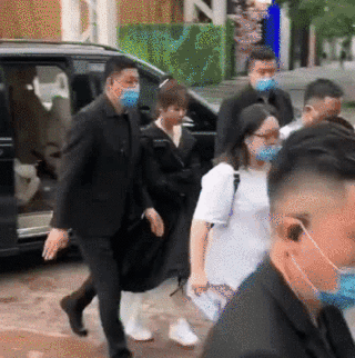 杨紫|杨紫新剧杀青后首度出席活动，无修图超美却仍被黑粉吐槽太壮实