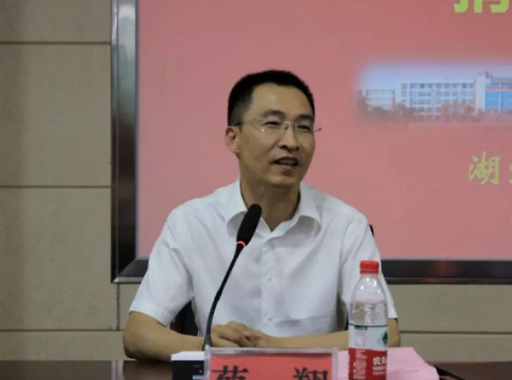 朗天医药集团董事长蔡翔校友回母校畅谈商学院建设