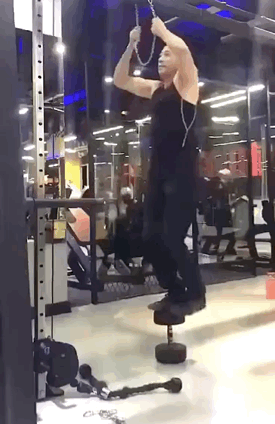 健身房|这届老年人健起身来，简直“野”到头皮发麻！就问你服不服哈哈哈