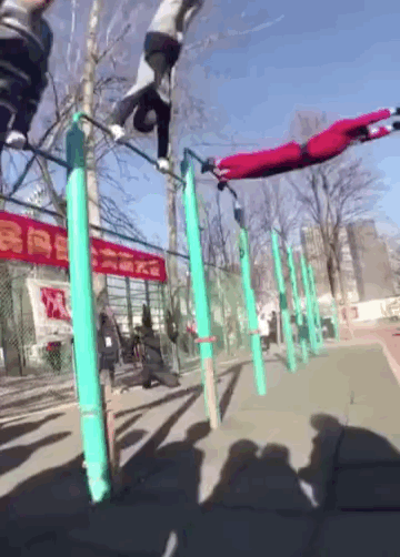 健身房|这届老年人健起身来，简直“野”到头皮发麻！就问你服不服哈哈哈