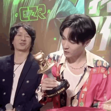 qq音乐|QQ音乐上半年榜单：张艺兴有四首出圈歌曲，肖战有两首人气歌曲