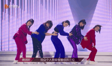 伊能静|伊能静扮宅女弄巧成拙，新娘装颜色艳丽太吓人，万茜金晨有点疯狂