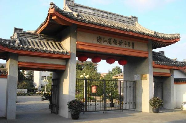 河北衡水中学;人大附中;大学;高考;长郡中学;镇海中学;高中;宁波;长沙;宁海中学|国内“名震四方”的4所高中，考进任意一所，等于一脚迈入大学