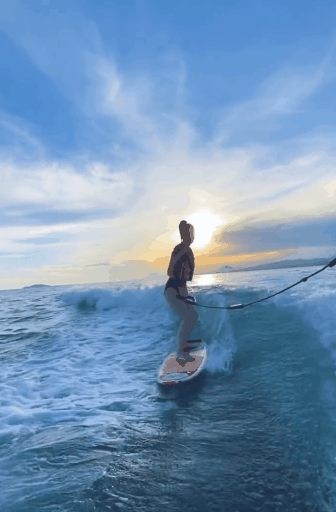 angelababy|baby晒冲浪视频又美又飒，与黄晓明小海绵一起乘风破浪