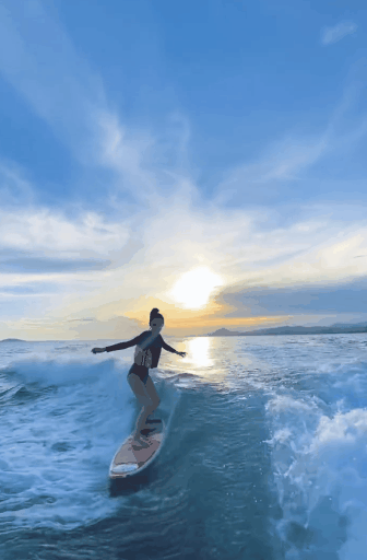 angelababy|baby晒冲浪视频又美又飒，与黄晓明小海绵一起乘风破浪