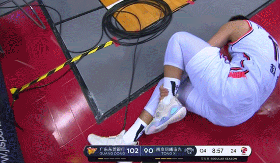 胡明轩三分球8中6,三分命中数创生涯新高(之前为4个),总得分(24)追平