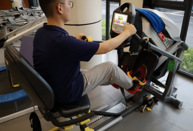 四肢联动--训练对上肢以及下肢肌肉力量进行训练,提升肌力