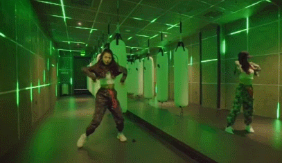 李小璐|李小璐穿露脐装大秀热舞：你继续讨厌，我热爱，跳得不好也不放弃