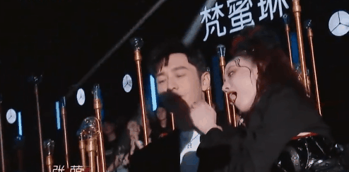 黄晓明|黄晓明惊喜助阵，赵兆帮忙拉票，吴昕不认命，孟佳小组依然垫底