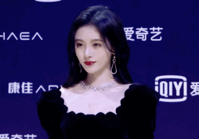 鞠婧祎|央视镜头堪称“卸妆水”？看到鞠婧祎怼脸照，不敢相信自己的眼睛