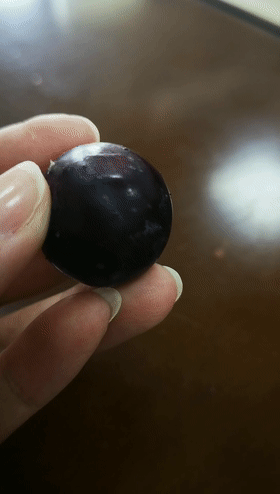 葡萄|葡萄皮上“长刺”能放心吃吗？专家称由多种原因引起，需这么处理……