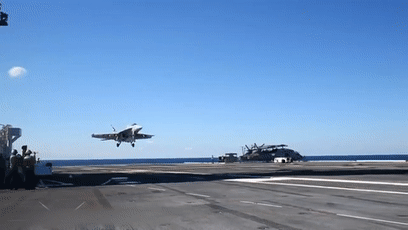 日本_军事|日本政府斥巨资购岛建美军基地，26万人联名反对！