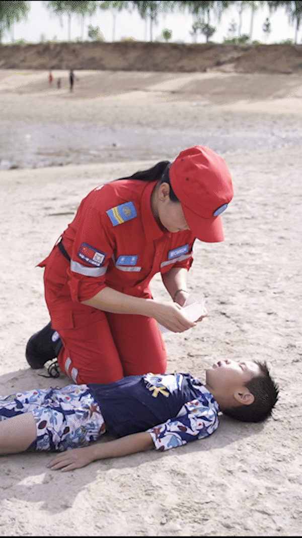 1人跳河5人施救5人死亡官方通报