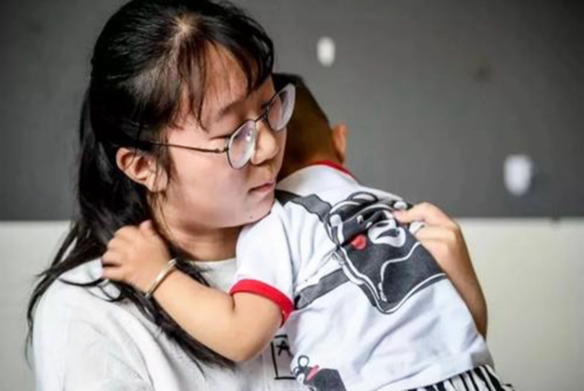 为什么爸爸疼老二妈妈疼老大跟性别无关真实原因现实又心酸