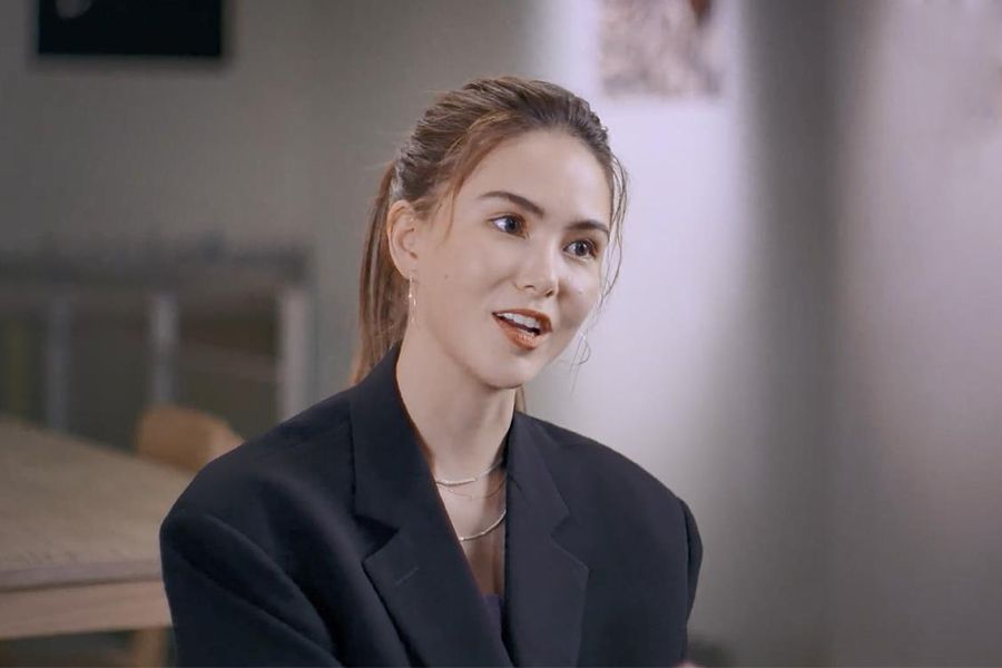 2020-07-29 23:32 周杰伦最近在忙着开直播赚钱,而妻子昆凌也没闲着