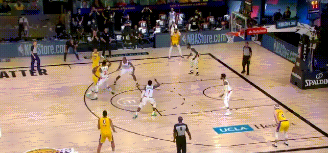 詹姆斯仅1人防住快船双核,轰16 11全场唯一两双!"卡椒"合砍58分