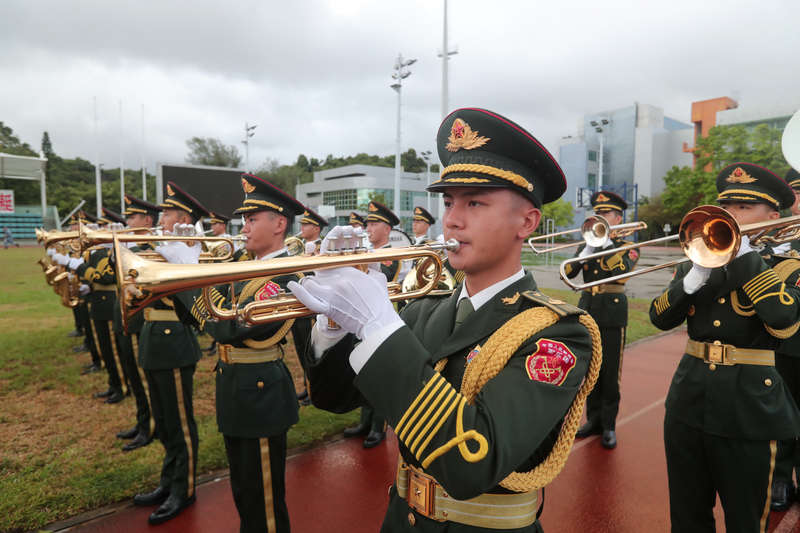 解放軍駐香港部隊組織八一升國旗儀式