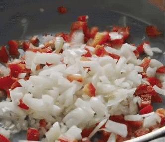 蛋炒饭|看完国外的蛋炒饭教学，我家狗子连夜给我做了四菜一汤