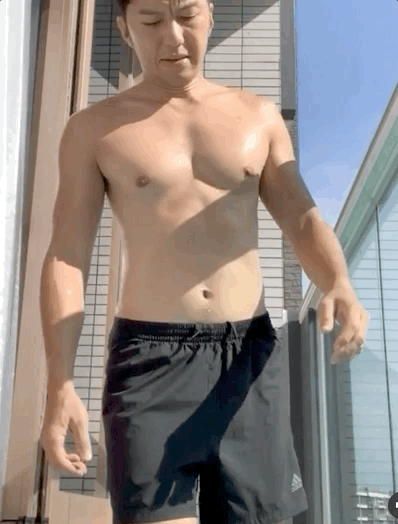 袁伟豪|袁伟豪做25个俯卧撑露出小肚腩，香港明星跟风挑战到底有何意义？