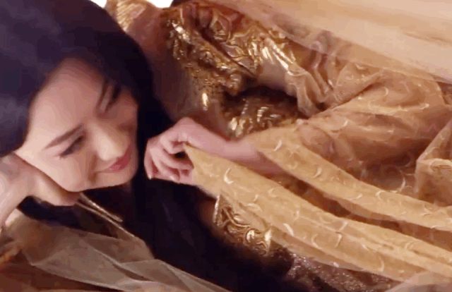 白冰|哭上热搜都是演的吗？她怕是浪姐里最心机的两面派了…