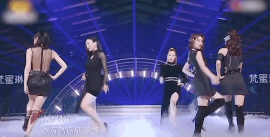 白冰|哭上热搜都是演的吗？她怕是浪姐里最心机的两面派了…