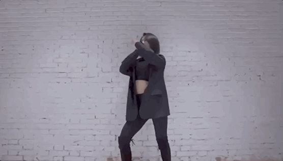 白冰|哭上热搜都是演的吗？她怕是浪姐里最心机的两面派了…