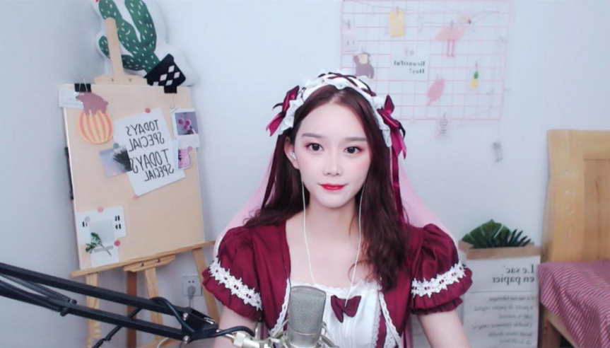 斗鱼慢慢联手二次元美女征战峡谷姐姐女仆装出镜请缨1v2