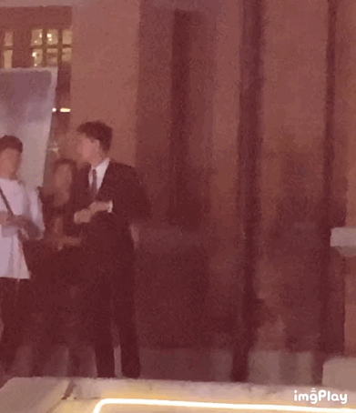 林更新|林更新拍戏最新路透曝光！身穿西装尽显好身材