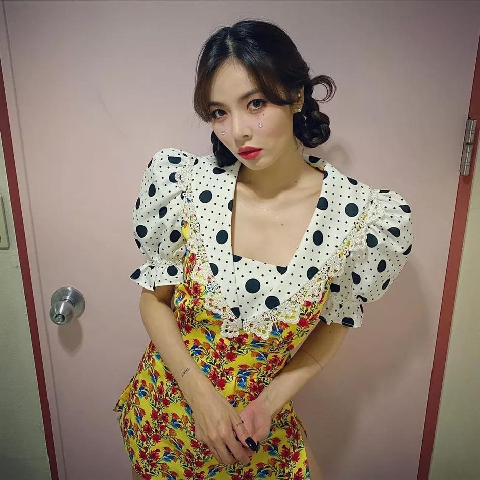 明星写真泫雅小姐姐驾驭个性波点衫裙子才是最大亮点