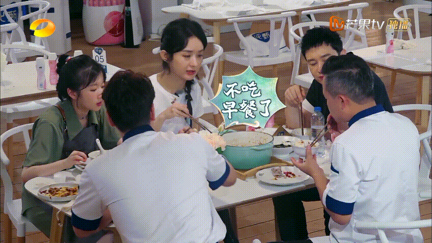 中餐厅4|《中餐厅4》赵丽颖变抠，报销不正面沟通，与黄晓明背后眼神交流