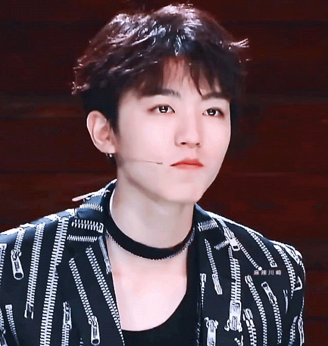 明星wink大赏:肖战眼睛无神,蔡徐坤挤眉弄眼,刘亦菲很标准