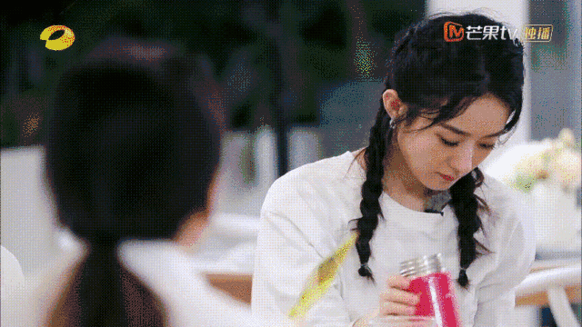 赵丽颖|赵丽颖扒拉菜被批不妥，黄晓明继张亮后发声：食材不足，乐趣所在