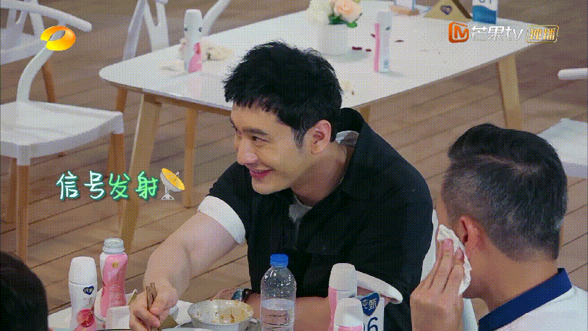 赵丽颖|赵丽颖扒拉菜盘子被吐槽，强硬洗白惹网友逆反，黑历史惨被扒