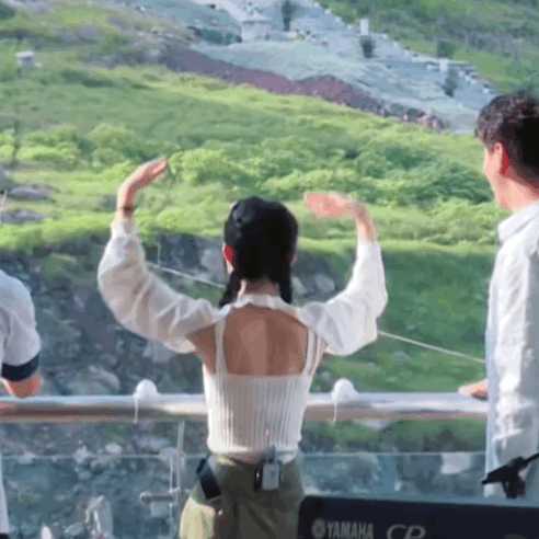 赵丽颖|赵丽颖扒拉菜被批不妥，黄晓明继张亮后发声：食材不足，乐趣所在