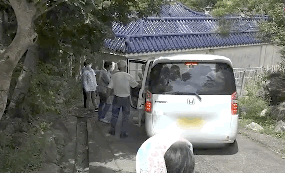 曾志伟|曾志伟送亡妻火化，自曝太太患多种癌症，曾国祥透露母亲希望海葬