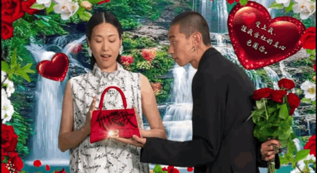 balenciaga|巴黎世家七夕版包包土出天际！中国网友：故意膈应我们？！