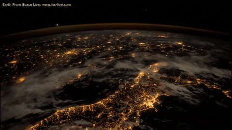 阿努什·安萨里|能让富豪们破产的旅行，只有这个了