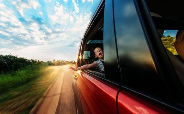 更关心你 老司机也不一定知道,夏天开车窗原来还有
